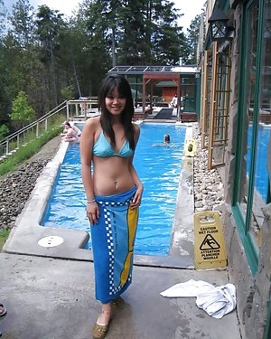 Asian in Pool Porn Pictures
